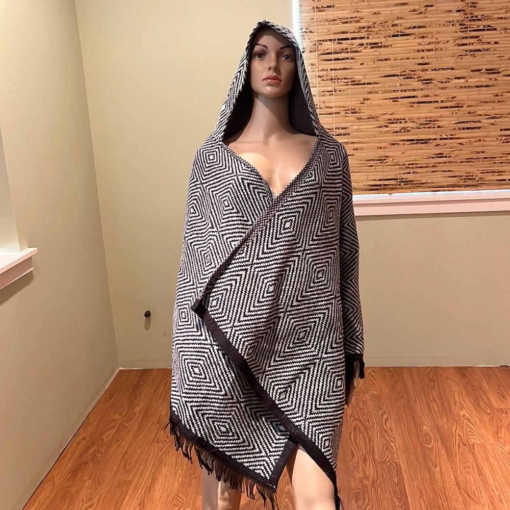 Akira Hooded Cape In Black And White With Black Fringe Size O/S